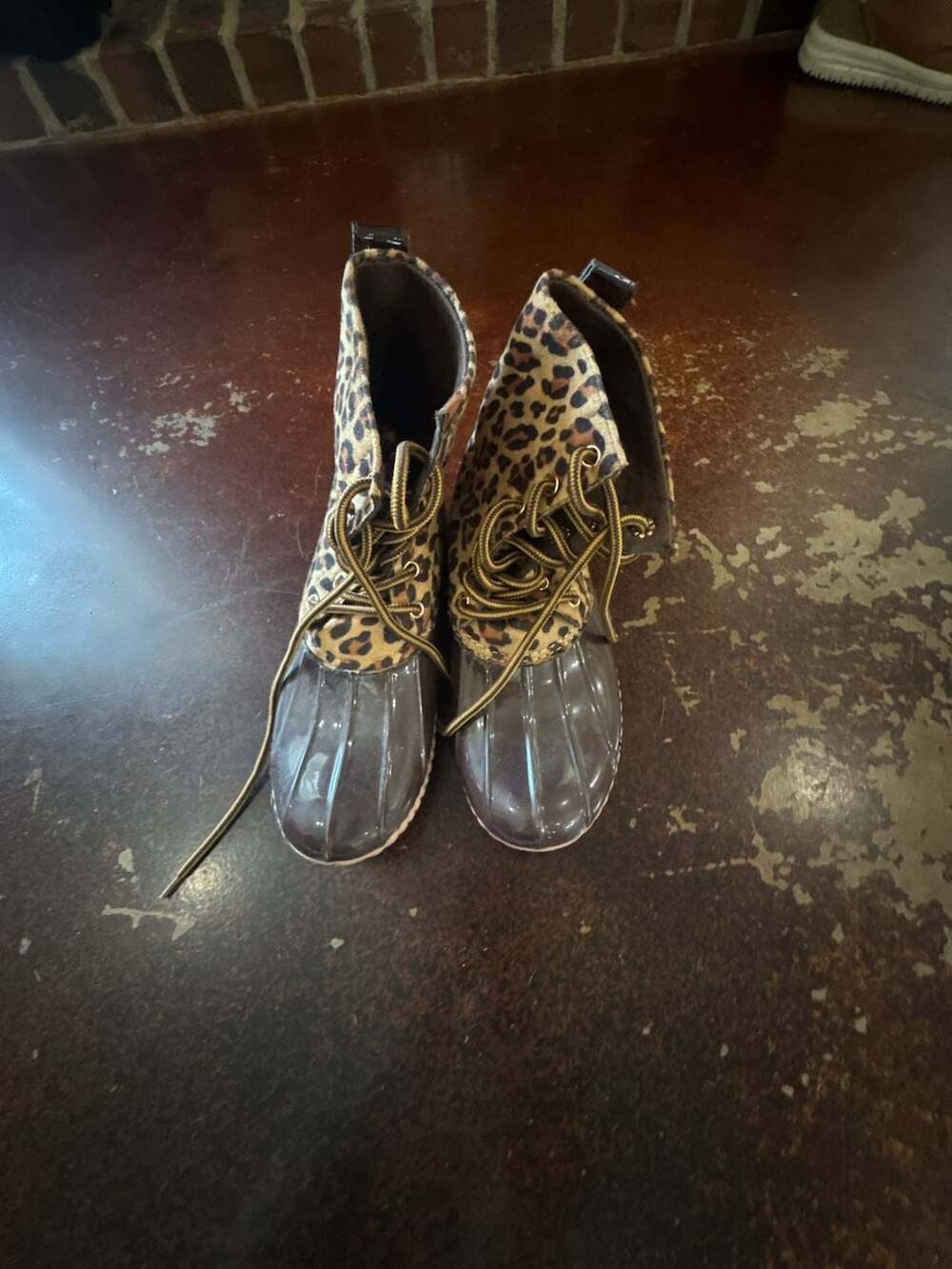 Avanti Leopard Print Lace-Up Duck Boots Size 7